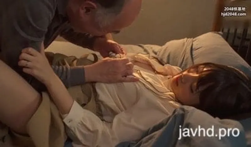 ông xã đi vắng cô vợ bị lão già nhà cạnh bên hiếp suzu harumiya